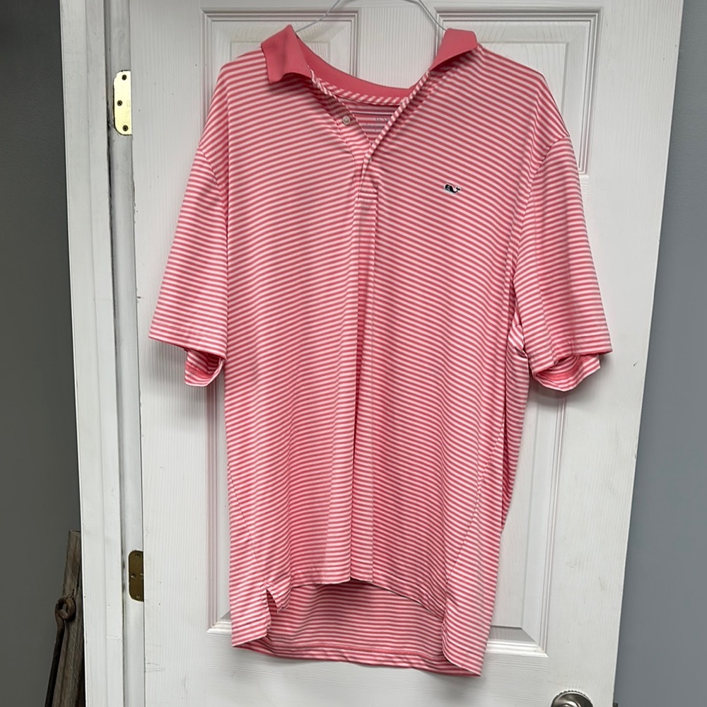 Vineyard Vines Pink Polo Shirt with Classic Design and Short Sleeves